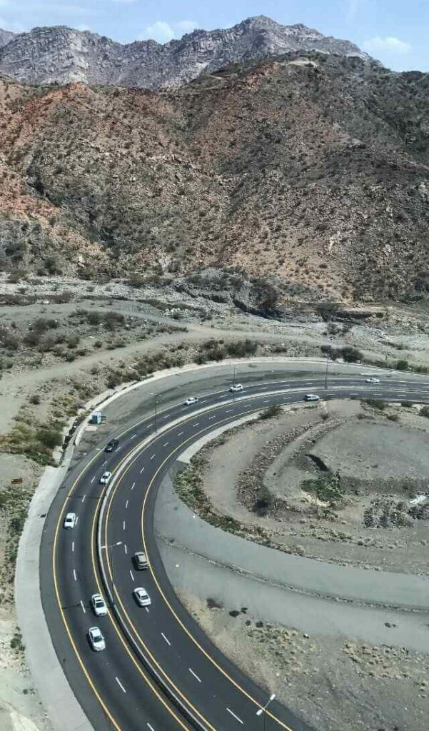 How Private Taxi Travel Between Makkah and Taif Works